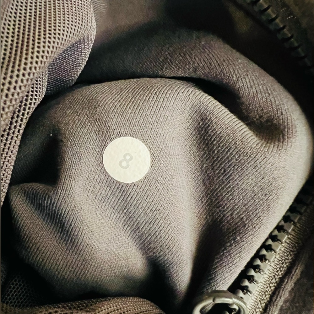 Lululemon Athletica  Jacket Size 8 Zipped Closure Side Pockets Stretchy - Picture 10 of 11